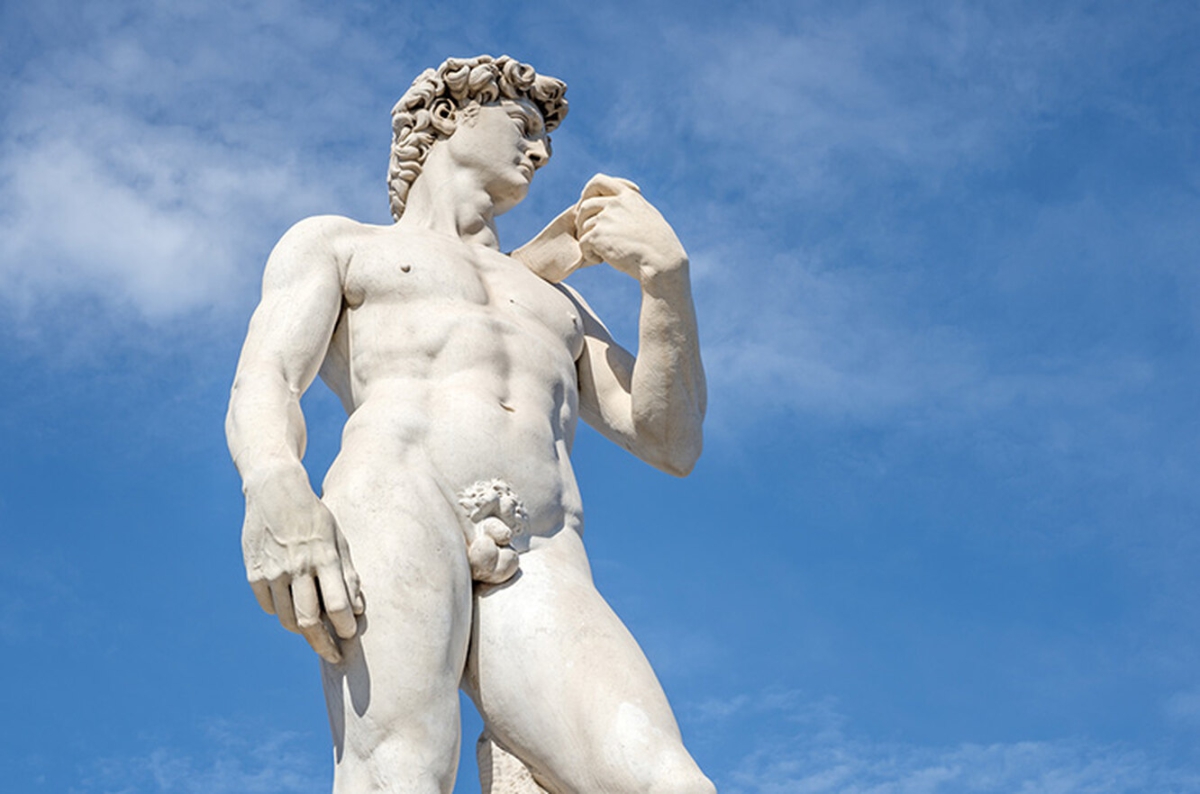 Почему у классических греческих статуй маленький пенис?